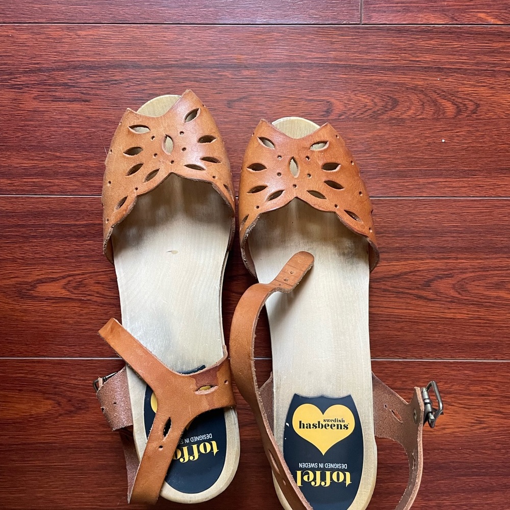 Tan Hasbeens sandals size 41/10.5/11